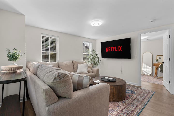 Newly Renovated 2 Bedroom In Heart Of Tariffville - Connecticut