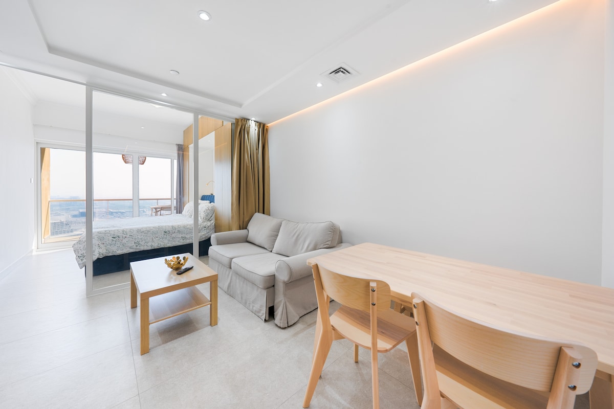 Top Airbnb: What a view! - Metro station 400m away in Al Thanyah Fifth