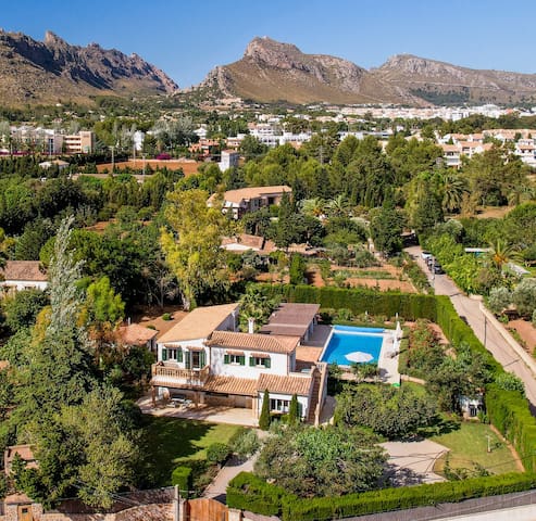 Luxury villa with heated pool in Port Pollença