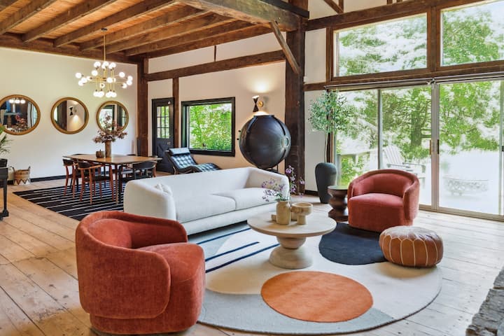 Hudson Retreat - 1780s Renovated Barn - Hudson, NY