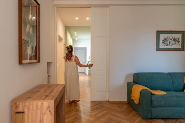 Вітальня, відокремлена від спальної зони