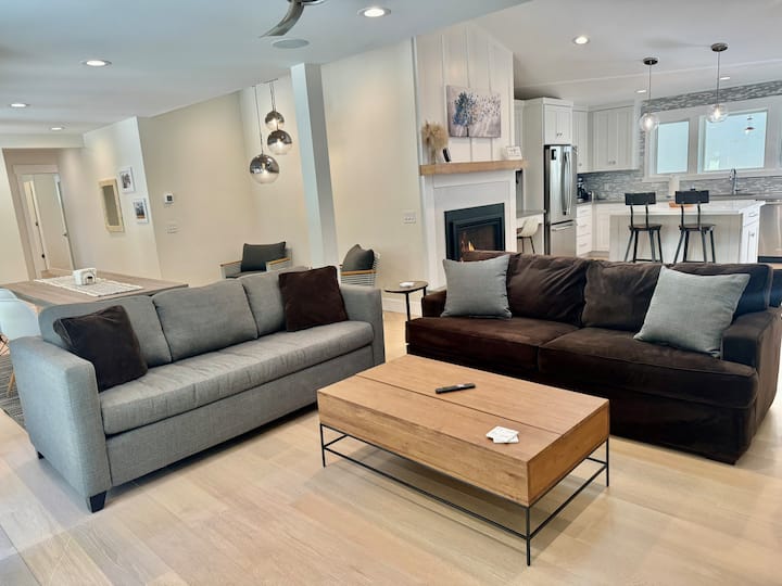 Midtown Lux | New•5mins To Everything•garage•quiet - Reno, NV