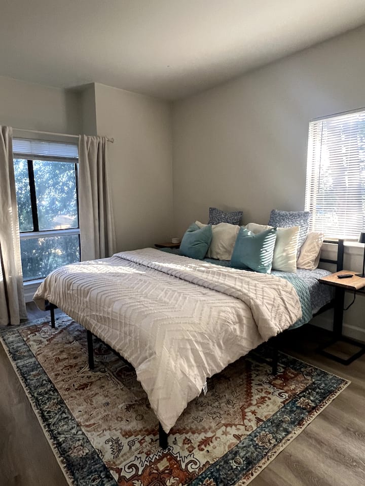Spacious guest room, has new king mattress and linens -