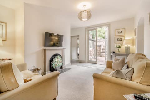Top Airbnb: Spacious Town Apartment (Parking and large garden) in Shrewsbury