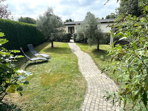 Chalet Zonnehoek - spacious garden & close to the beach