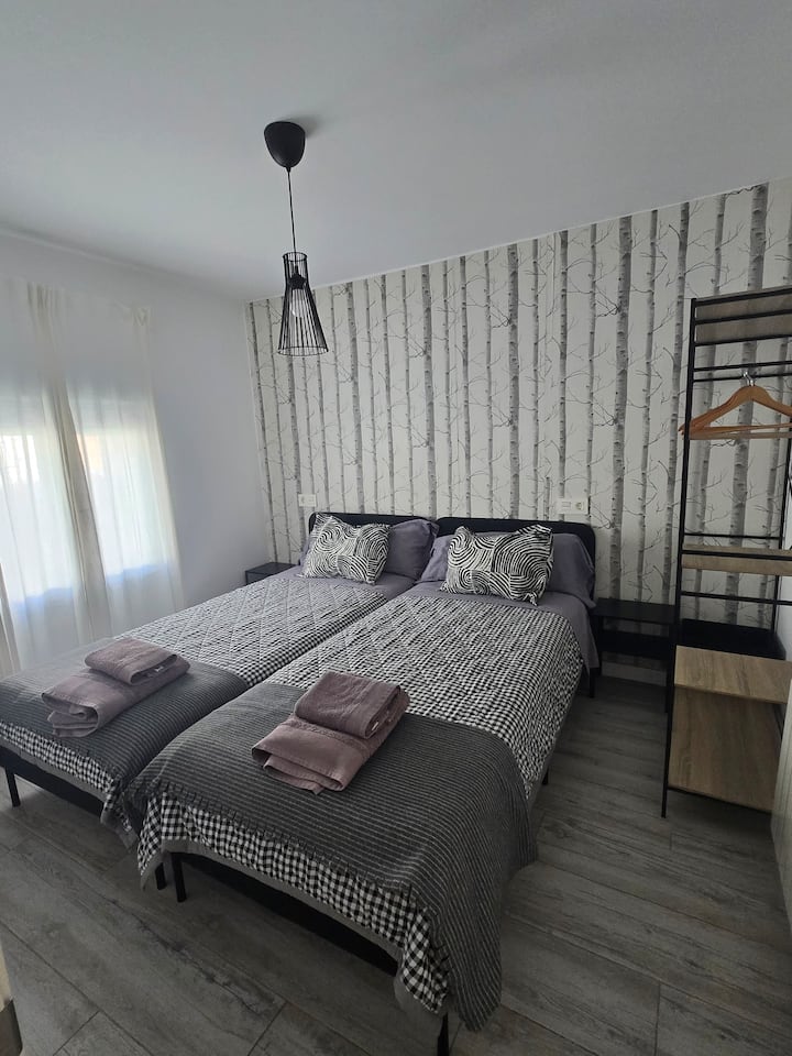 Schlafzimmer 1
