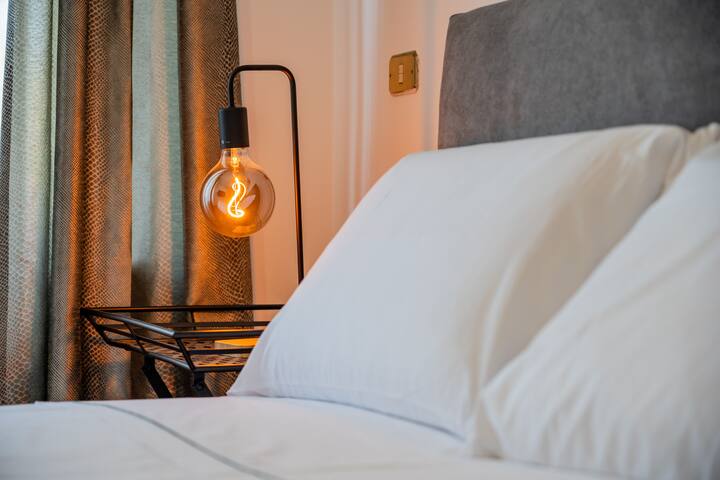 [10 Min From TRAIN] Rome Elegant & Quiet Apartment gallery image 3