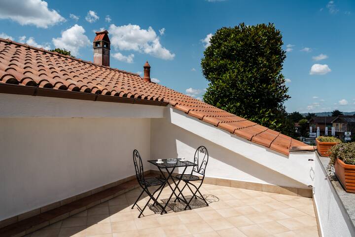 [10 Min From TRAIN] Rome Elegant & Quiet Apartment gallery image 2