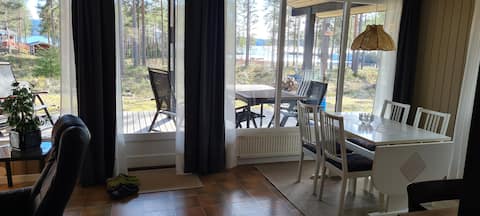 Comfortable Lake View Cottage