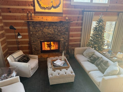 Lakefront, 3 Fireplaces + Pizza Oven, Gorgeous!