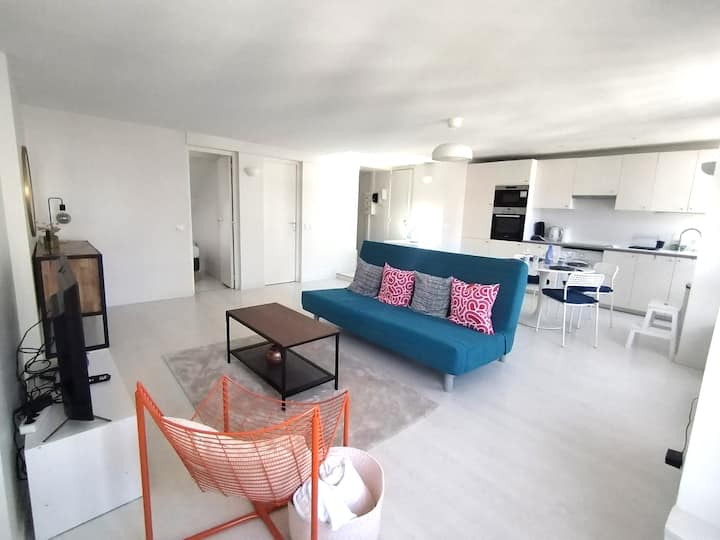 светла всекидневна