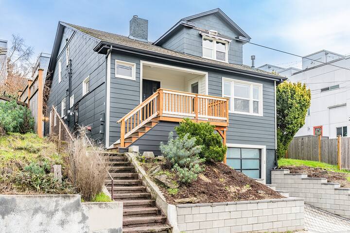 Ballard 9BR | Spacious Group Retreat Near Dining gallery image 5