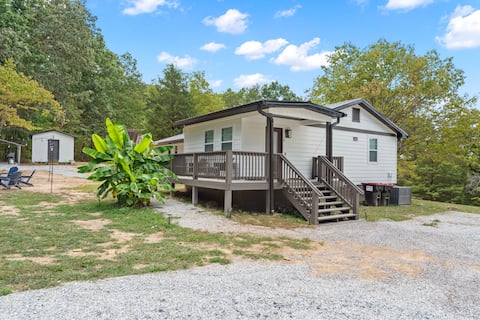 Main AND Guest Home 3.5 mi. from Windrock