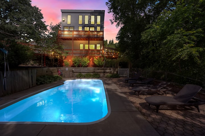 !Poconos Hidden Villa de’Casablanca Pool+Spa Creek