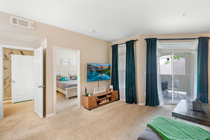 Renovated, Pool View!, Free Parking / Wi-fi - Clearwater