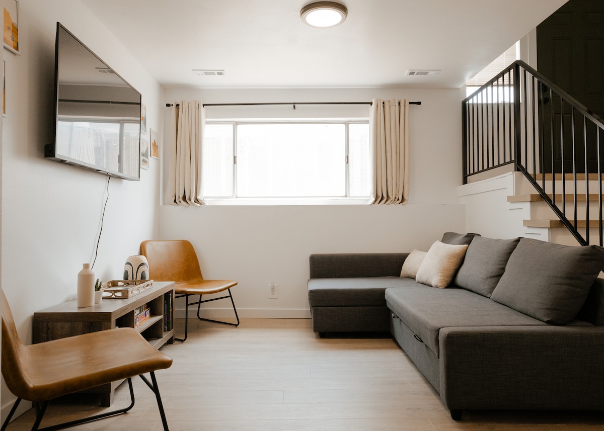 Top performing Airbnb: Cottonwood Heights Townhome: Walk to Stores & Ski in Cottonwood Heights