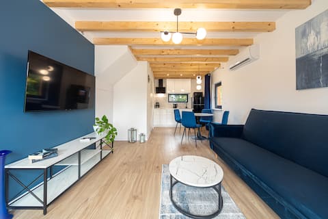 Successful Airbnb property: Seaside house, in a secluded area, private hot tub, BBQ in Gmina Wolin