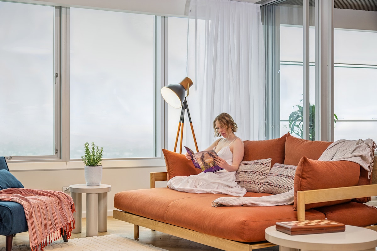 Top performing Airbnb: 25 Floor 2BR City view · Iconic Tower, Surfers, GC in Surfers Paradise