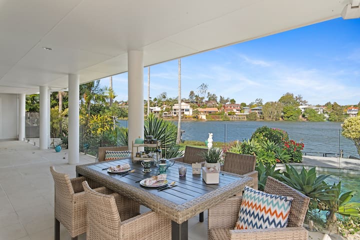 Lakeview Bliss|Black Swans|Golf Retreat in Brissy gallery image 5