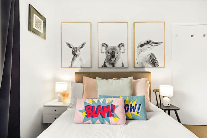 Არასოდეს იგრძნოთ თავი მარტო კენგურუსთან, კუკაბურასთან და კოალასთან ერთად მეორე საძინებელში, რომელიც ორადგილიანი საწოლით გამოირჩევა.

