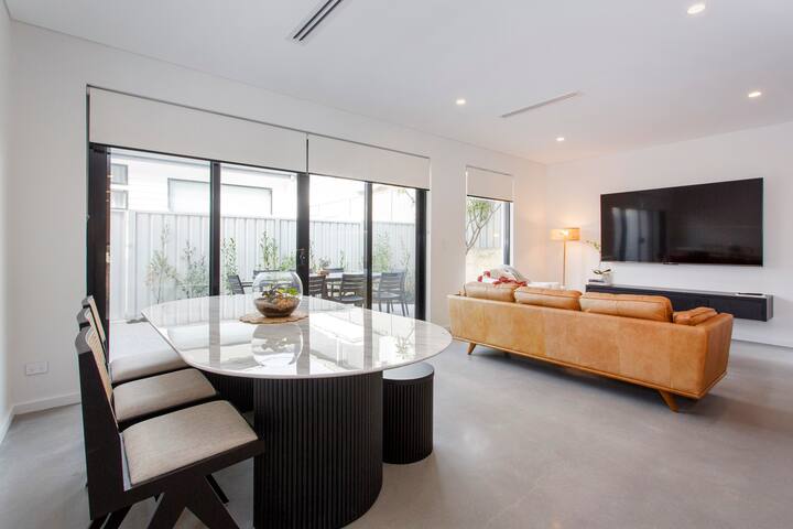 Scarborough Family Retreat gallery image 3