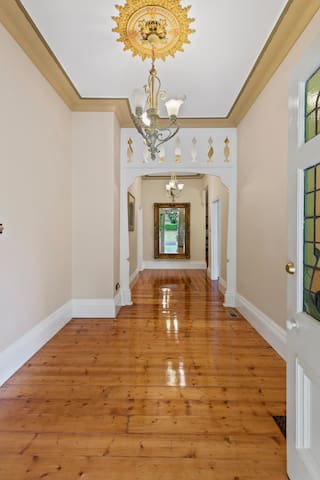 Beautiful Federation Residence for 16 Guests gallery image 4