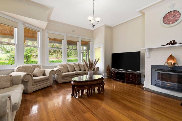 Beautiful Federation Residence for 16 Guests gallery image 2