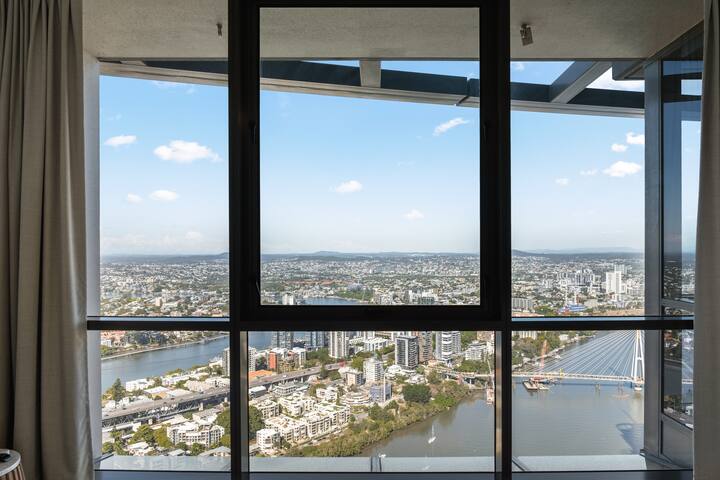 2 level Sky Home in the clouds with car park gallery image 2