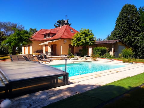 The Canal Escape-Fireplace-Pool-Air Cond.-Parking