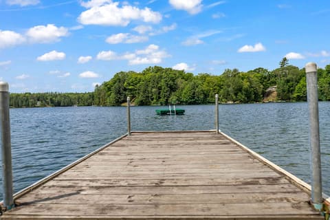 Lakeside Gem: Large 5 Bed 3 Bath Haven in Bancroft