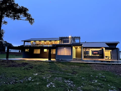 Magic House Valley - Casa de Campo Minimalist