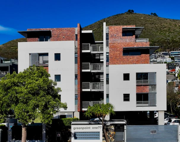 Apartment walking distance to DHL Stadium