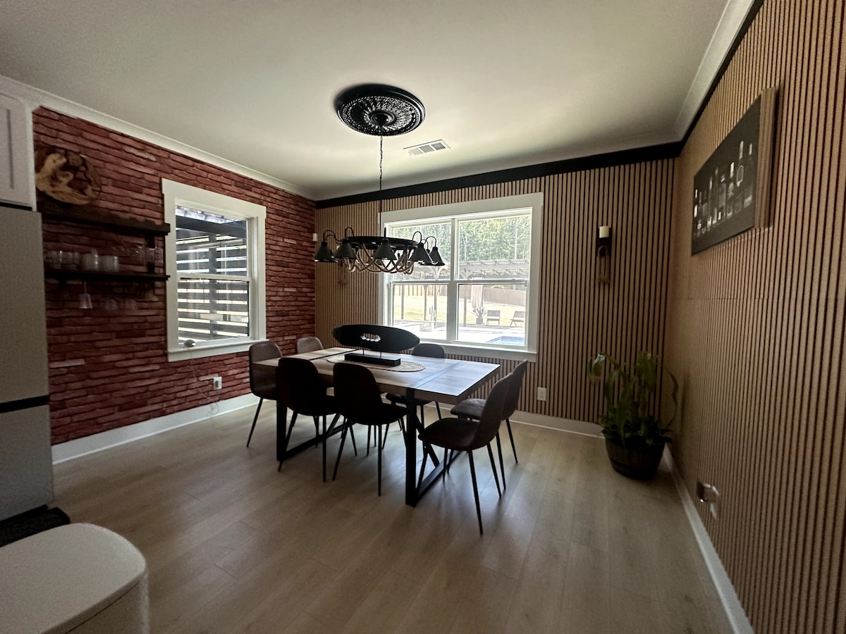 The Fortune House
Family Retreat Pool & spa