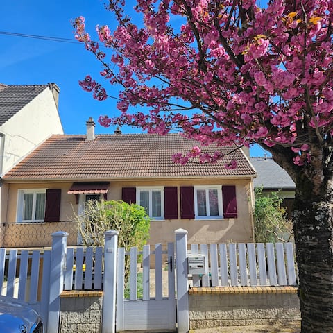 House with garden near Paris and Disney