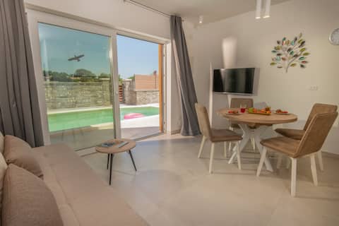 Top performing Airbnb: Apartment ViLo (2+2) with heated pool in Istria in Općina Marčana