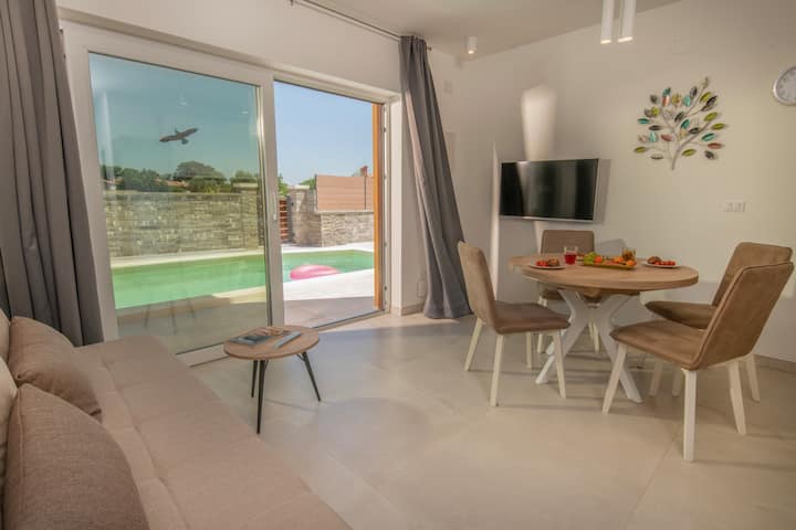 Apartment Vilo (2+2) With Heated Pool In Istria - Croatia
