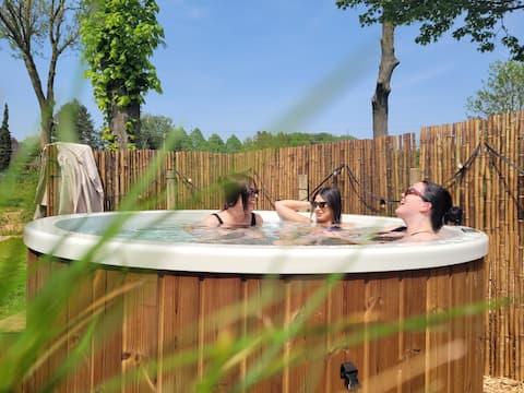 Luxury Tinyhouse with private hot tub