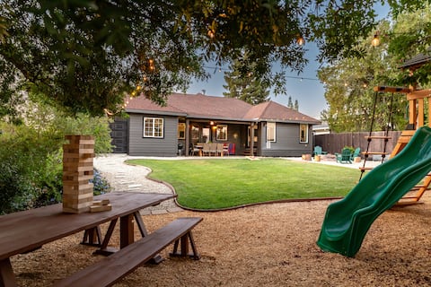 King Bed/Soaking Tub/Fire Pit/Game Room/Playground