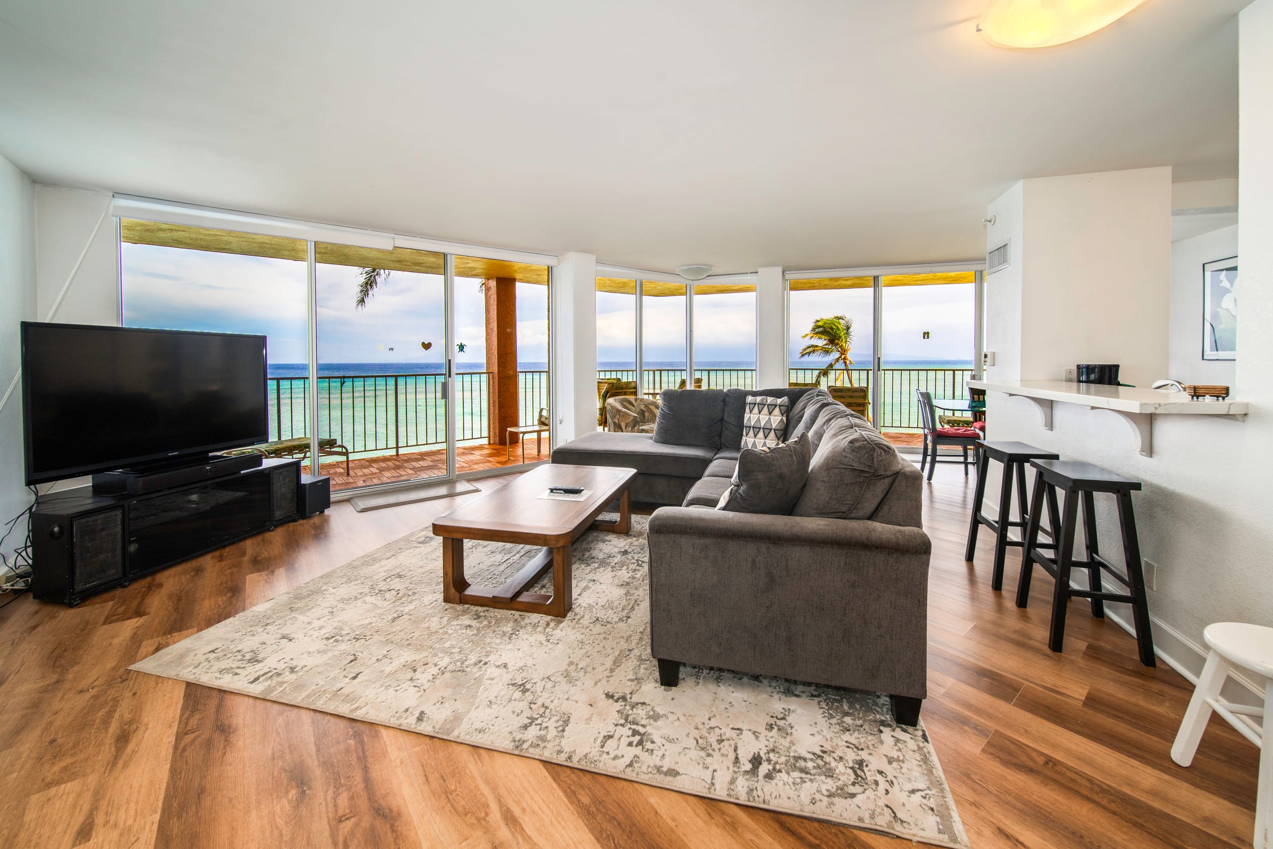 Royal Kahana Maui Unit 410 Oceanfront 2B/2.5B - Image 2