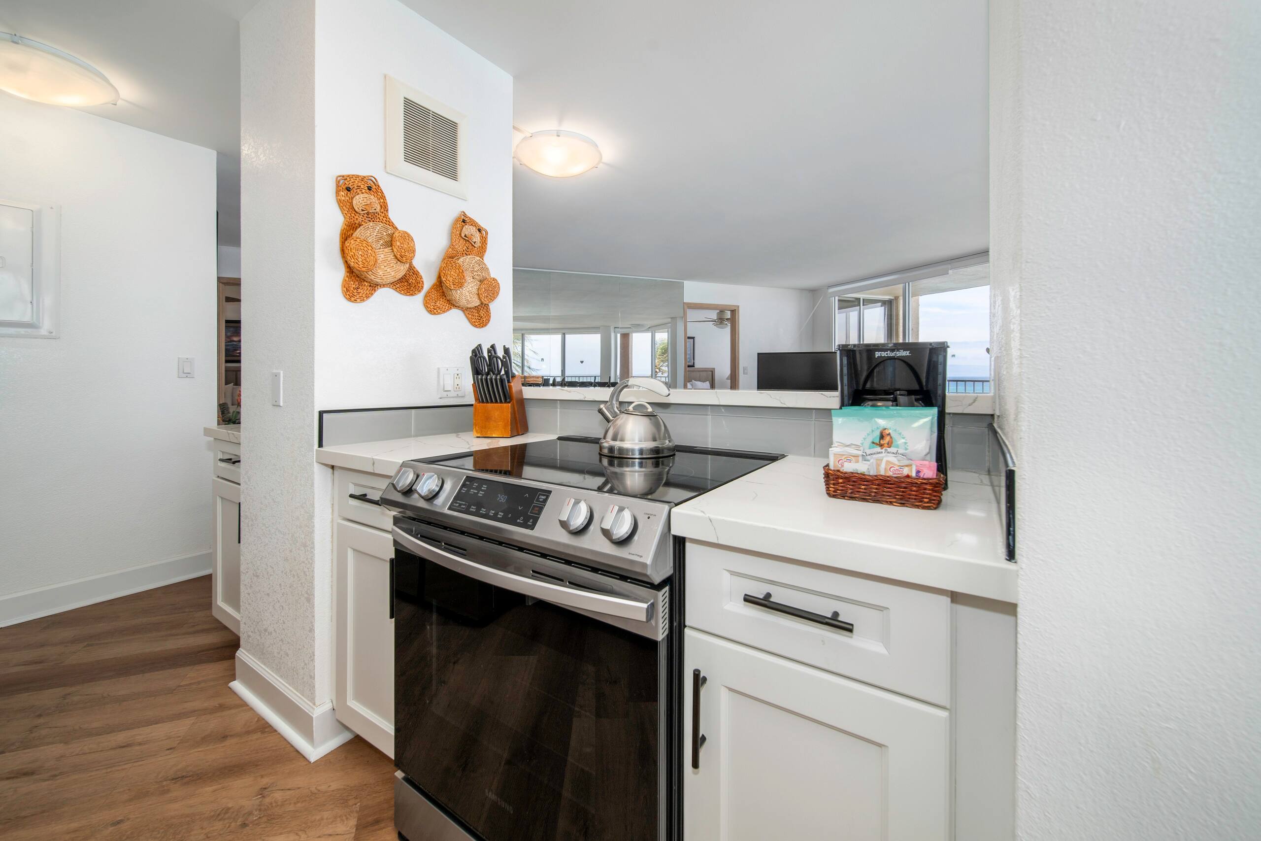 Royal Kahana Maui Unit 410 Oceanfront 2B/2.5B - Image 3