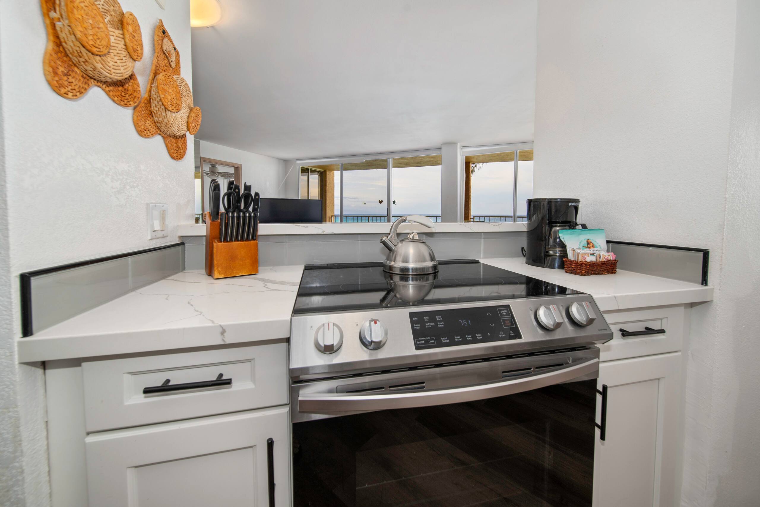 Royal Kahana Maui Unit 410 Oceanfront 2B/2.5B - Image 4