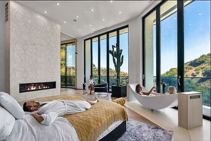 Luxury Hollywood Iconic LA Views gallery image 2