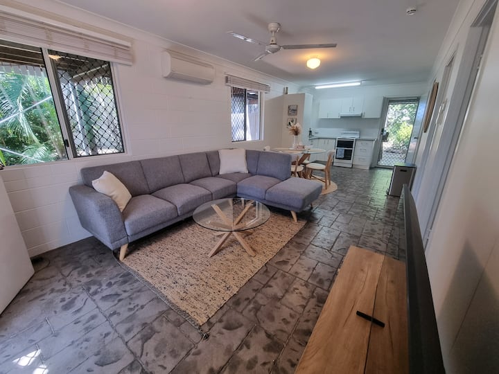 2br Private Guesthouse + Pool - Australia