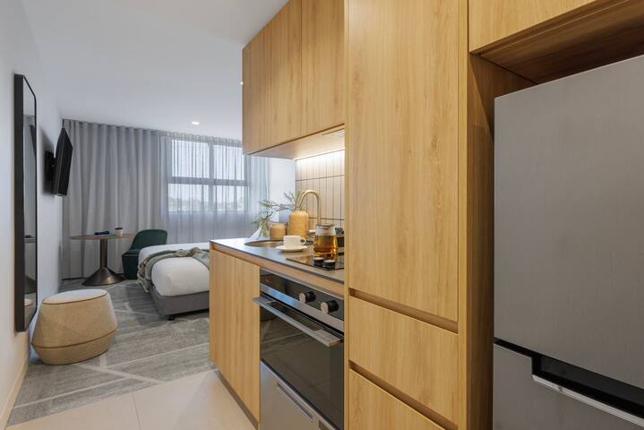 Brand New 3 Bedroom Interconnecting in Sunshine gallery image 3