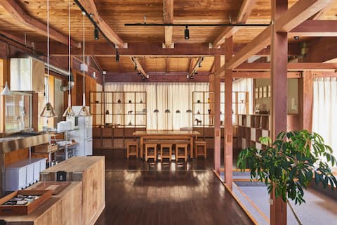 [MUJI BASE]Former school renovated by MUJI A wing