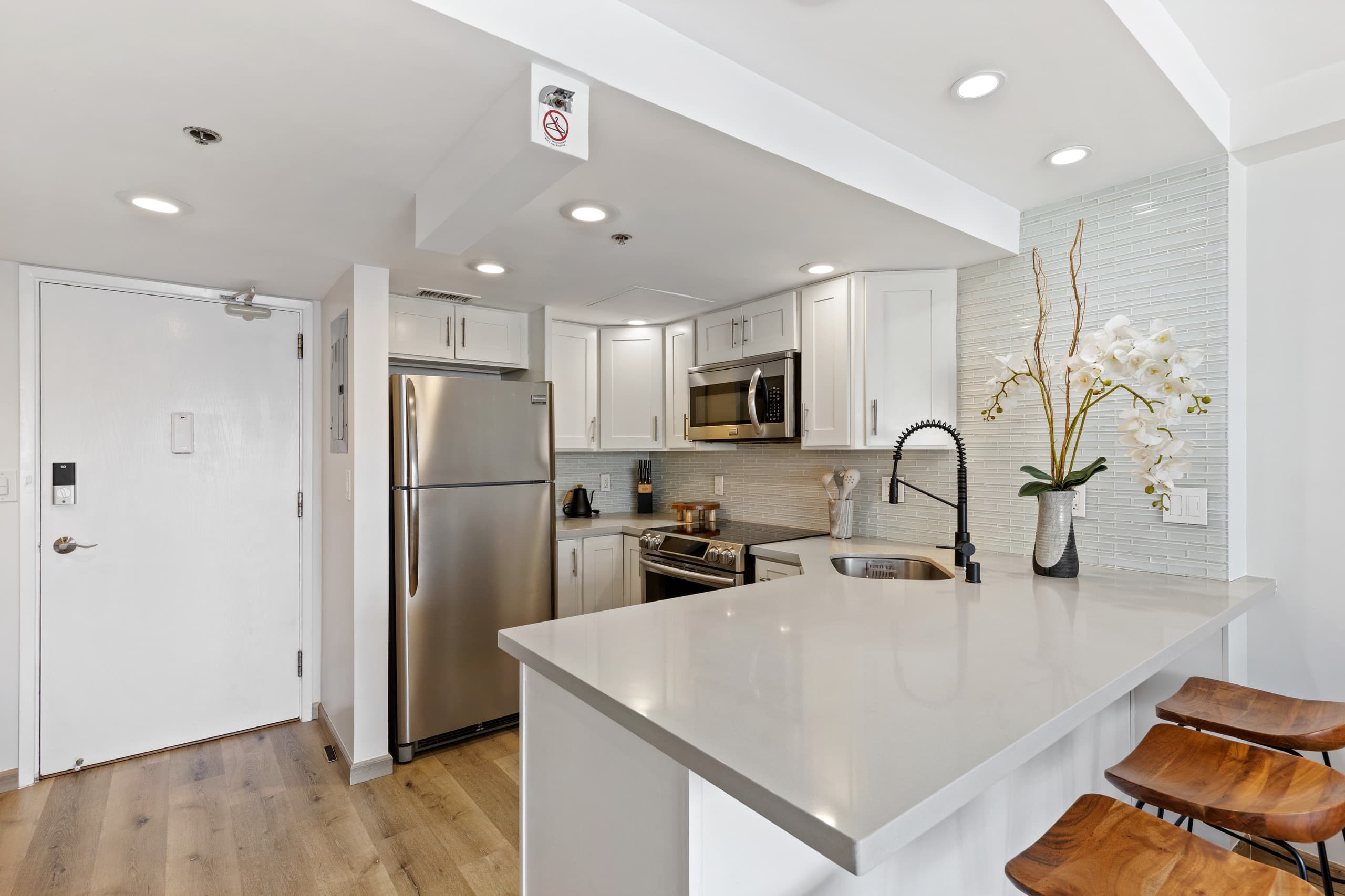 Condo in Honolulu · ★4.72 · 1 bedroom · 2 beds · 1 private bath - Image 12