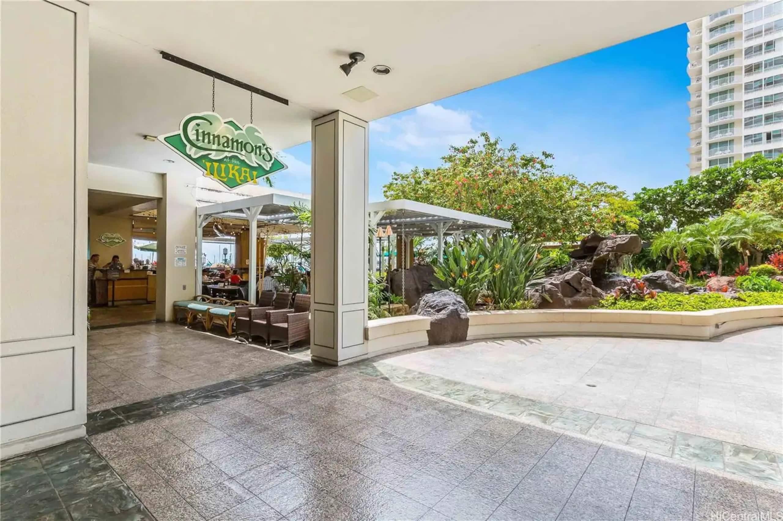 Condo in Honolulu · ★4.72 · 1 bedroom · 2 beds · 1 private bath - Image 27