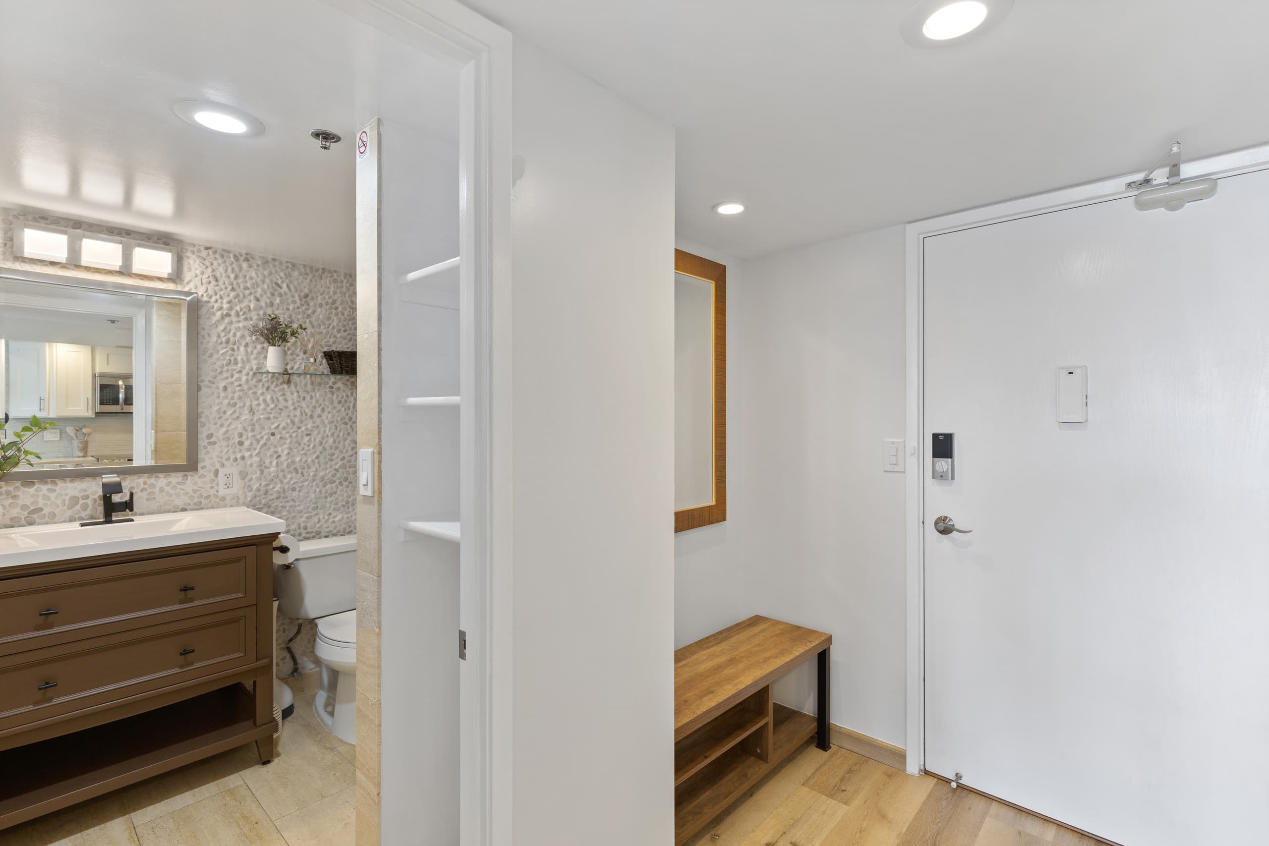 Condo in Honolulu · ★4.72 · 1 bedroom · 2 beds · 1 private bath - Image 15