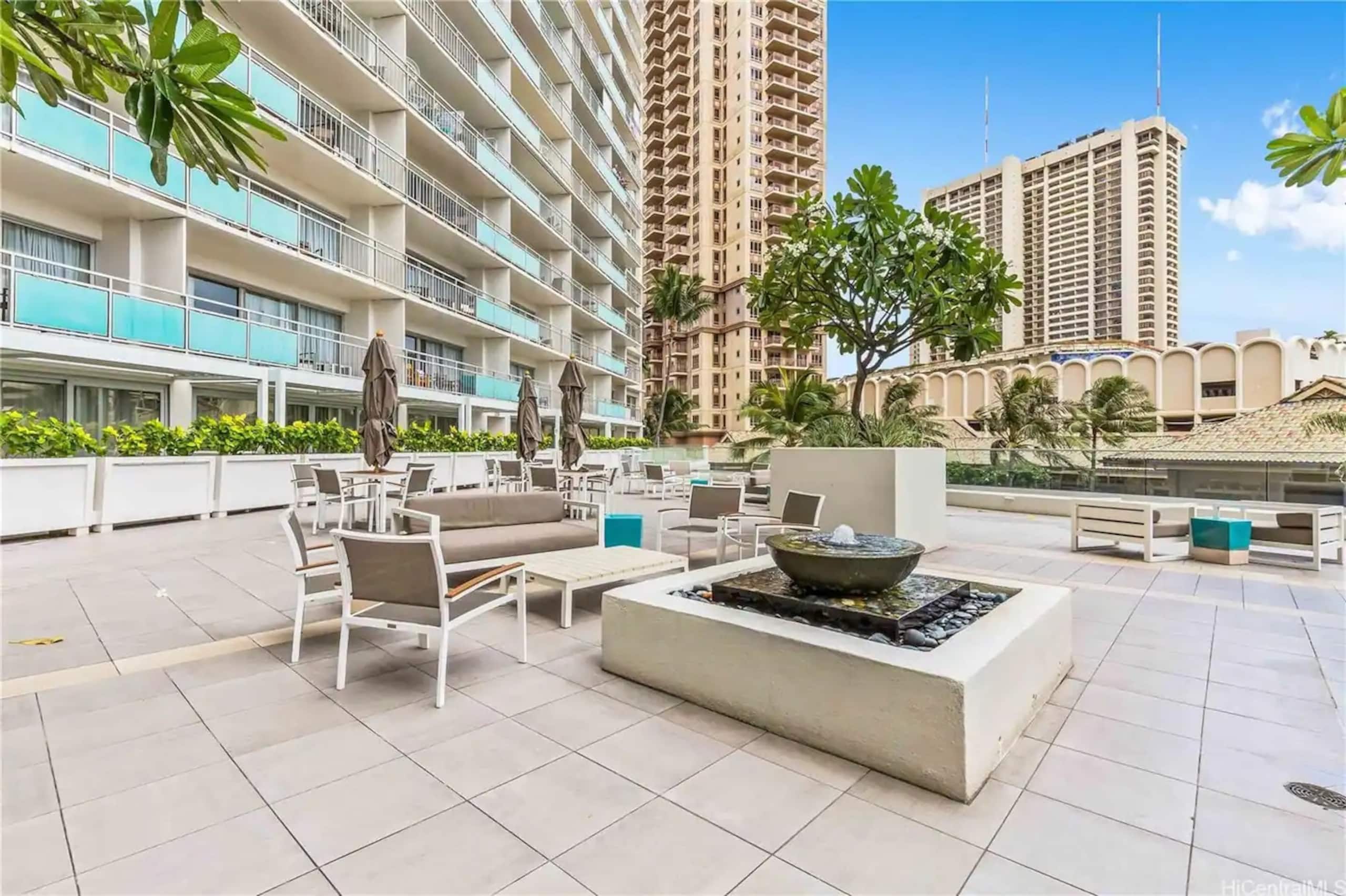 Condo in Honolulu · ★4.72 · 1 bedroom · 2 beds · 1 private bath - Image 23