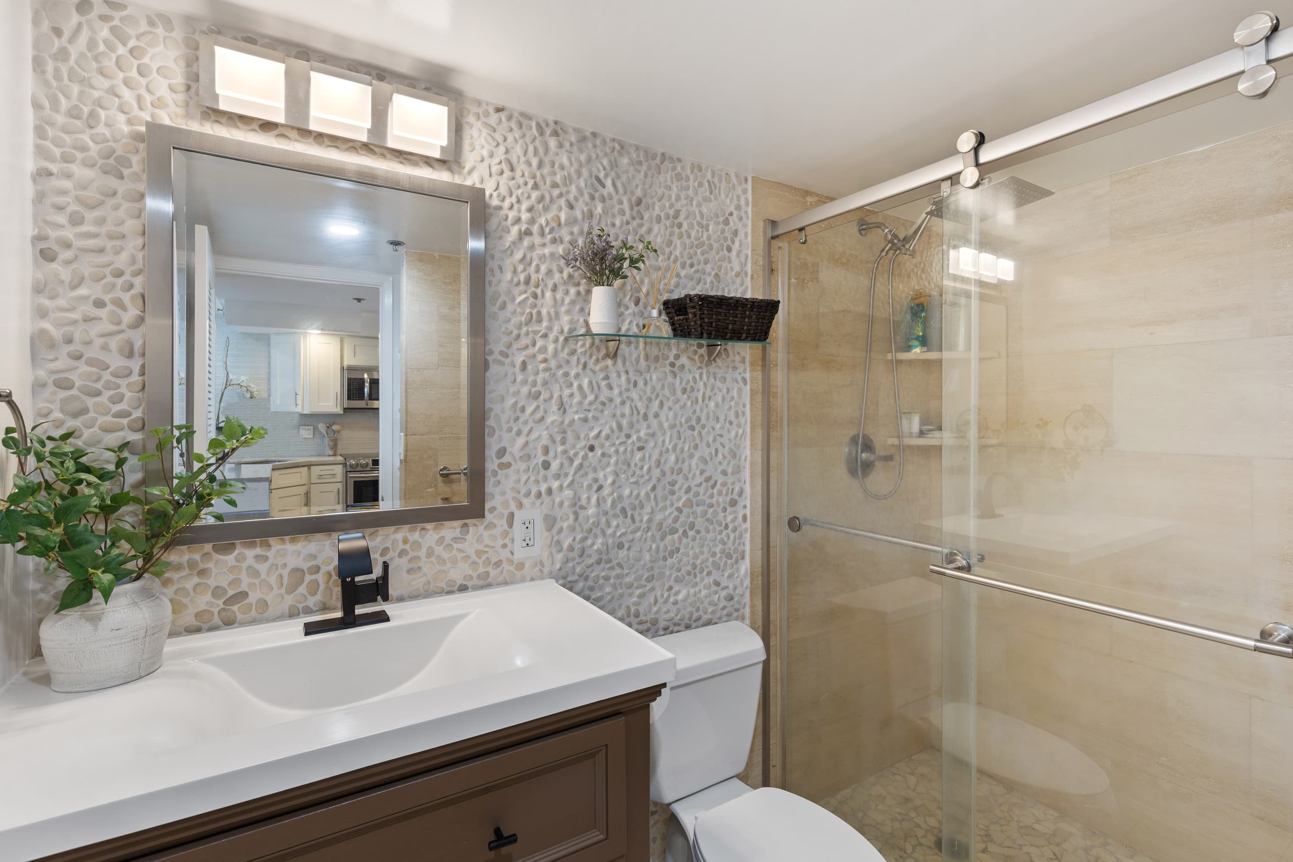 Condo in Honolulu · ★4.72 · 1 bedroom · 2 beds · 1 private bath - Image 14